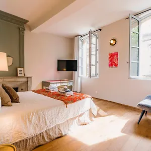Bed & Breakfast Le Petit - & A Deux Pas Du Pont D'avignon Et Du Palais Des Papes, Avignon